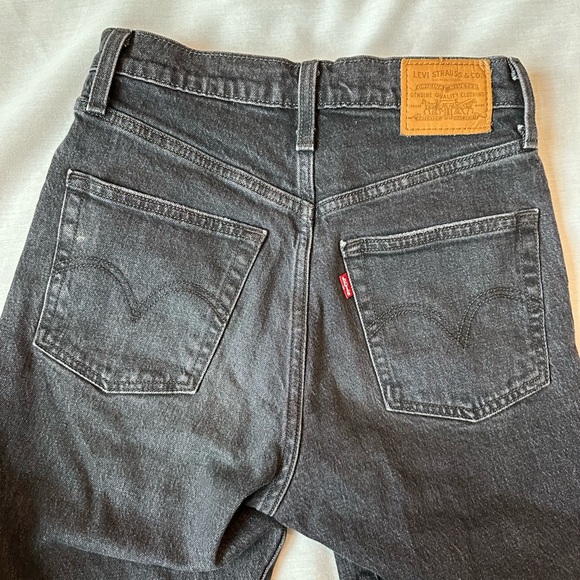 Levi’s Women’s Ribcage Straight Ankle Jean 25 x 27 Washed Black - Picture 4 of 6